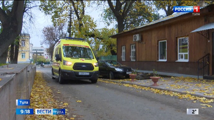 С места ДТП на ул. Д. Ульянова в Туле водителя увезла скорая С места ДТП на ул. Д. Ульянова в Туле водителя увезла скорая