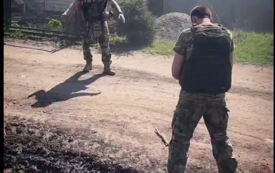 Власти Курской области проверят съемки клипа на фоне разрушенного дома в Судже