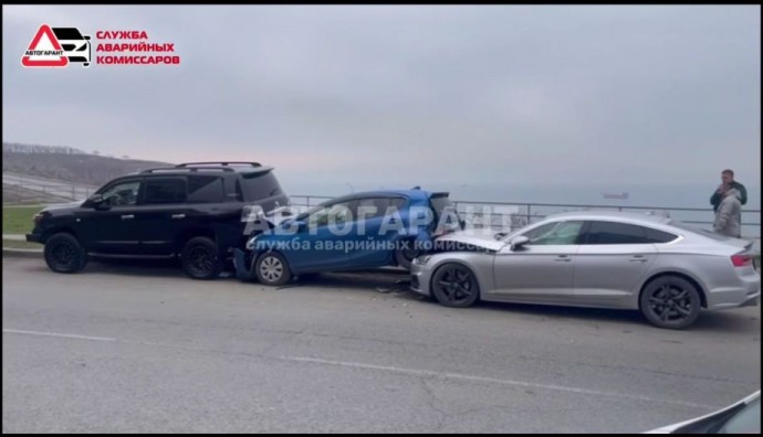 Тройное ДТП с элитными иномарками произошло во Владивостоке