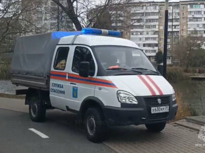 В Белгороде из реки Везёлки достали тело мужчины В Белгороде из реки Везёлки достали тело мужчины