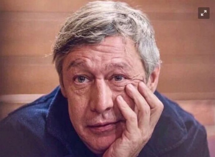Михаил Ефремов стал ездить на общественном транспорте. Фотографии появились в СМИ