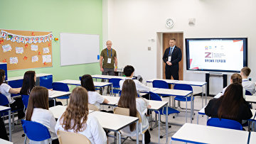 Участники "Время героев" провели патриотические классные часы в "Сириусе" Участники "Время героев" провели патриотические классные часы в "Сириусе"