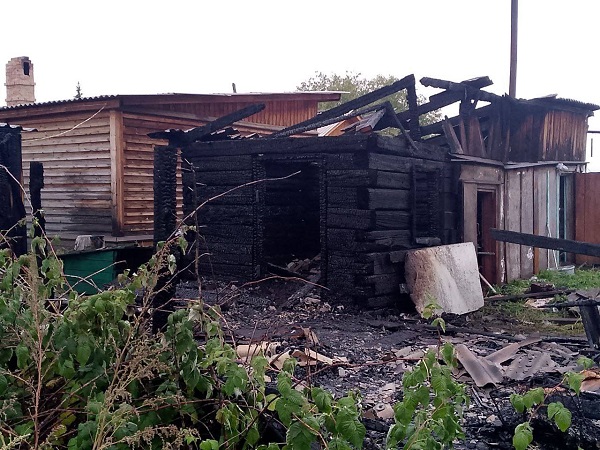 В селе Бурятии по неизвестным причинам вспыхнула баня