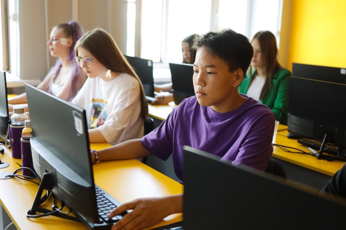 «Код будущего»: бесплатный старт в программировании с Python «Код будущего»: бесплатный старт в программировании с Python