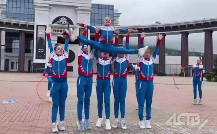 Юные гимнастки подарили сахалинцам яркое выступление в честь Дня России
