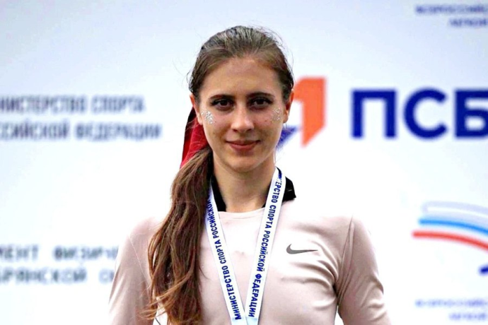 Тренер российской легкоатлетки отреагировал на её слова о готовности сменить гражданство