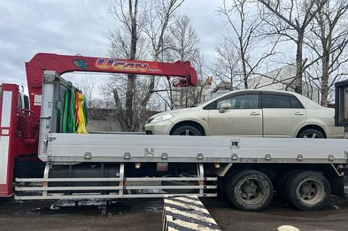 В Благовещенске судебные приставы арестовали два автомобиля