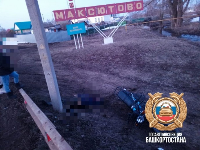 В Башкирии водитель мопеда влетел в электроопору и погиб