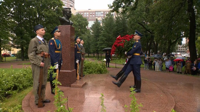 «Северная столица хранит память о героях-десантниках, прославивших город»: в Петербурге отмечают День ВДВ