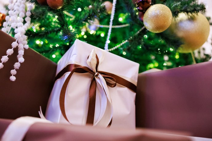 Superjob: 26 процентов москвичей мечтают получить на Новый год конверт с деньгами