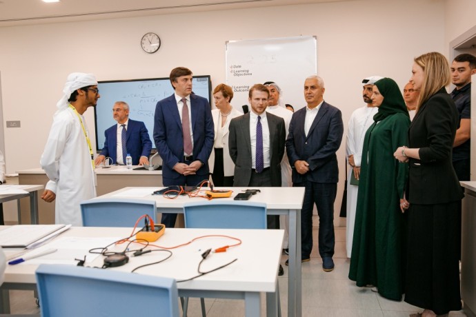 Сергей Кравцов обсудил с Министром просвещения ОАЭ продвижение арабского языка и подготовку арабских школьников к международным олимпиадам Сергей Кравцов обсудил с Министром просвещения ОАЭ продвижение арабского языка и подготовку арабских школьников к международным олимпиадам