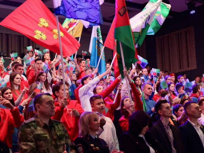 Вячеслав Гладков рассказал о достижениях белгородских активистов «Движения первых»