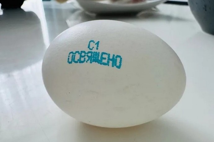 В тюменских магазинах появились яйца с маркировкой "освящено"