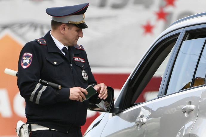 Сто и один штраф. Автомобиль москвички арестовали за неуплату огромного количества штрафов