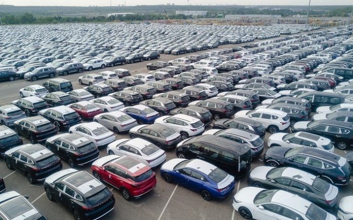 Импорт новых автомобилей в Россию сократился на 63% в первом полугодии 2025 года