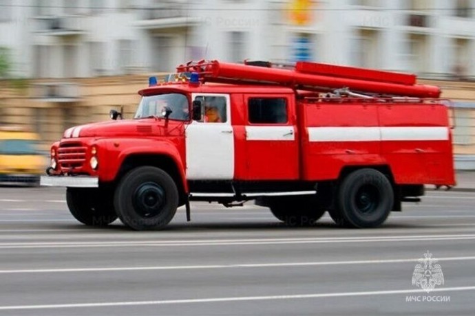 В Брянске на улице Котовского ночью сгорела иномарка В Брянске на улице Котовского ночью сгорела иномарка