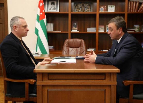 Гунба назначил премьером Абхазии Владимира Делба