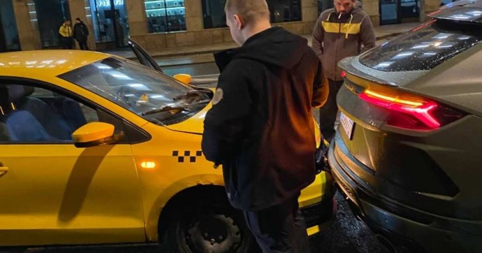 150 млн в мусор. В Москве перед Пасхой начали биться суперкарами. При чем тут Егор Крид?