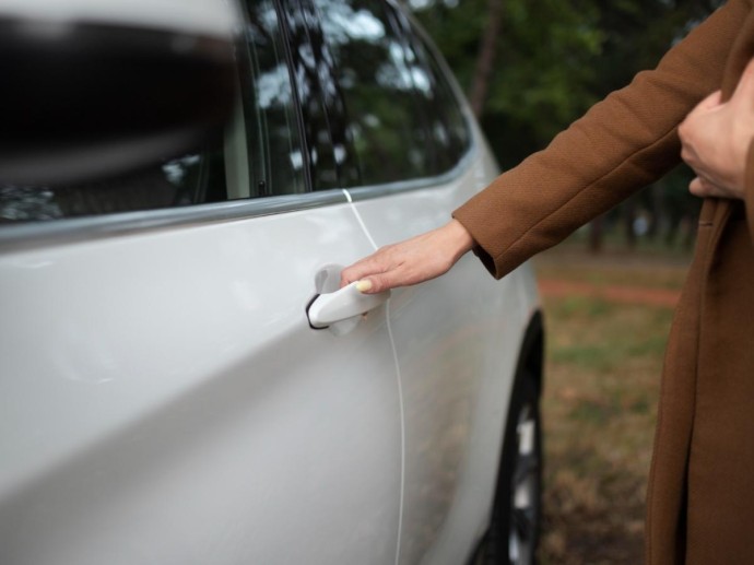 Машина не прощает грубости: привычка, из-за которой двери отвечают скрипом и провисанием