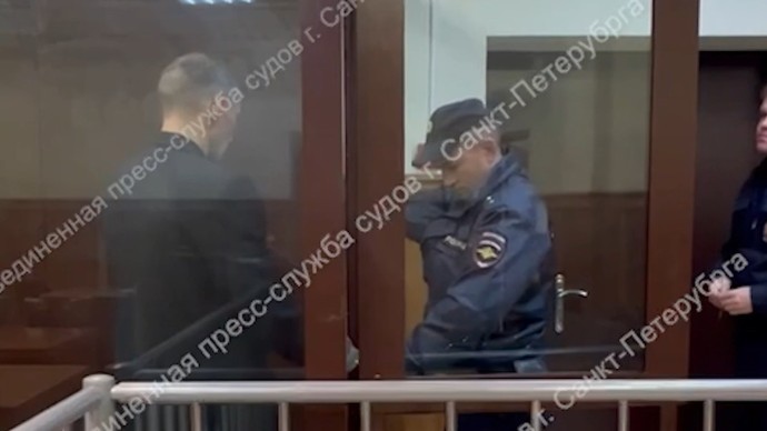 Четверг, костюм, явка с повинной: продавец мороженого сам привел силовиков к телу убитой матери Четверг, костюм, явка с повинной: продавец мороженого сам привел силовиков к телу убитой матери