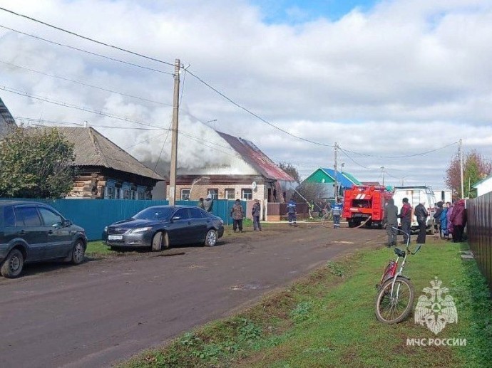 В Башкирии сгорел дом многодетной семьи