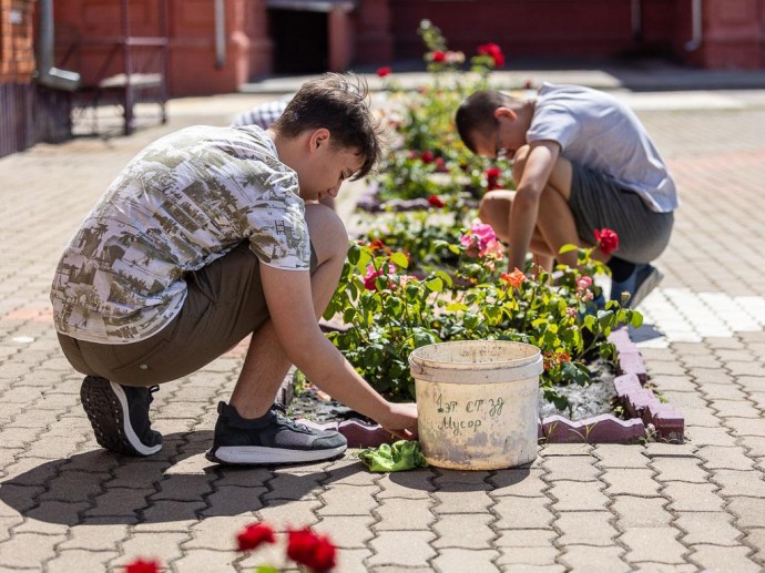 В Белгородской области для студентов и школьников откроют трудовые лагеря с зарплатами