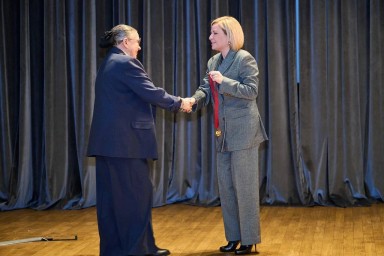 Глава Минкультуры России вручила госнаграды Александре Пермяковой и Сергею Некрасову