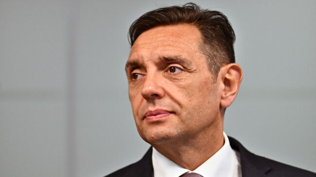 Сербия должна отменить санкции против Белоруссии, считает Вулин