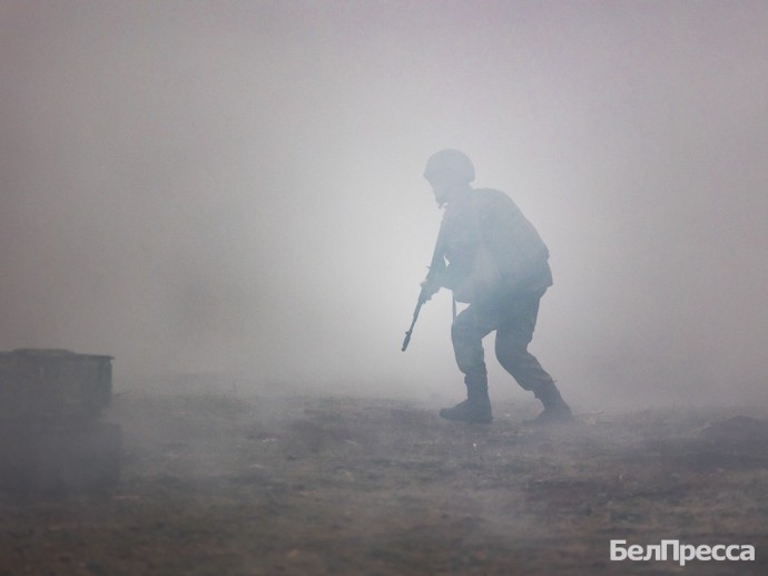 Военнослужащий вывел под угрозами обстрела 4 человек из краснояружской Графовки
