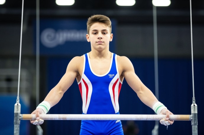 Российский гимнаст Духно идет к победе на чемпионате мира Российский гимнаст Духно идет к победе на чемпионате мира