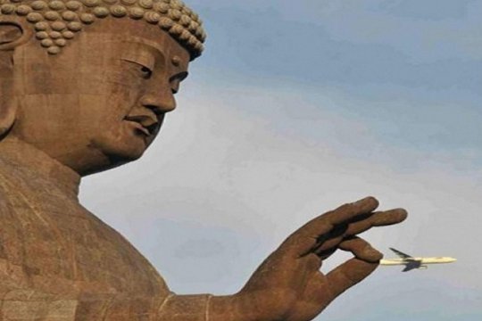 Санкции и небесные маршруты – кто потерял больше?