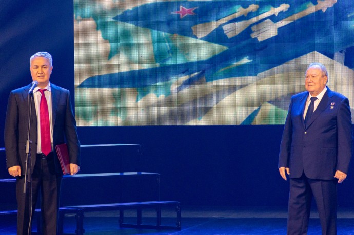 Рахим Азимов поздравил коллектив завода «ЛЕПСЕ» с днём основания предприятия Рахим Азимов поздравил коллектив завода «ЛЕПСЕ» с днём основания предприятия