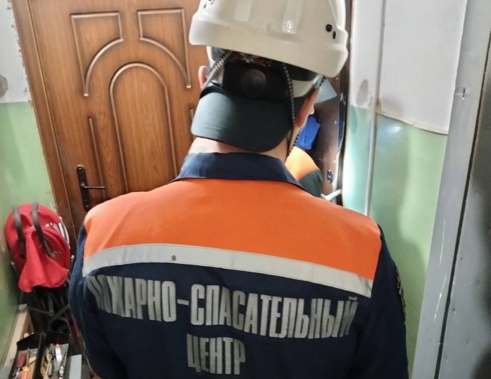 Пензенские спасатели вскрыли квартиру на улице Измайлова