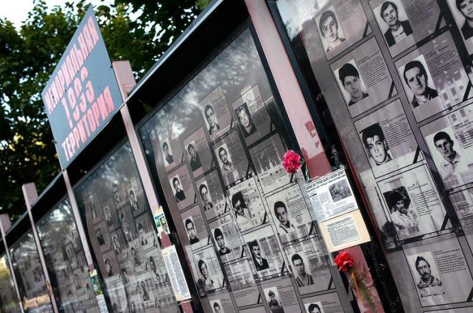 Мемориал защитникам Белого дома может исчезнуть из-за строительства ЖК