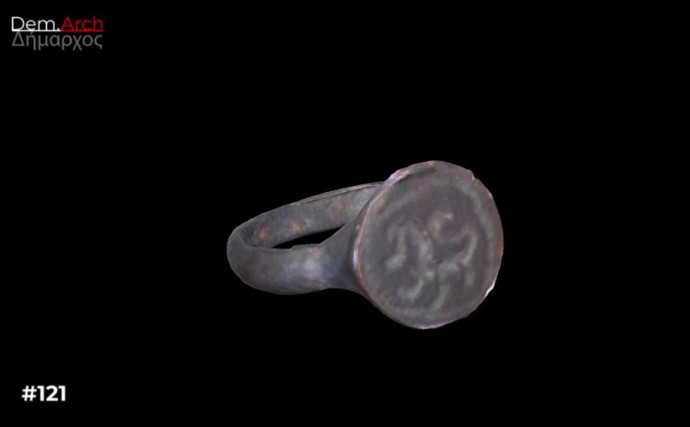 В Ярославле археологи нашли детский перстень с лютым зверем