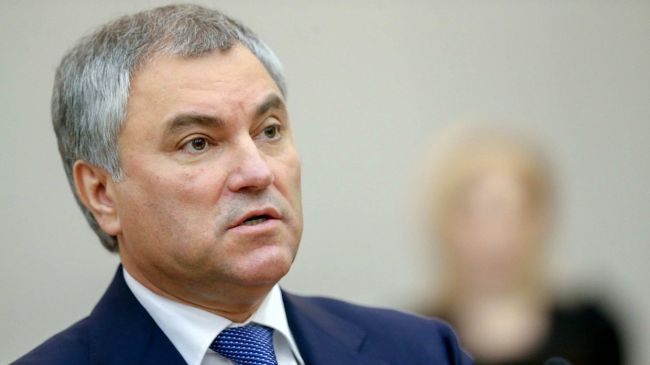 Володин: В России вступил в силу закон об условиях зачисления детей мигрантов в школы