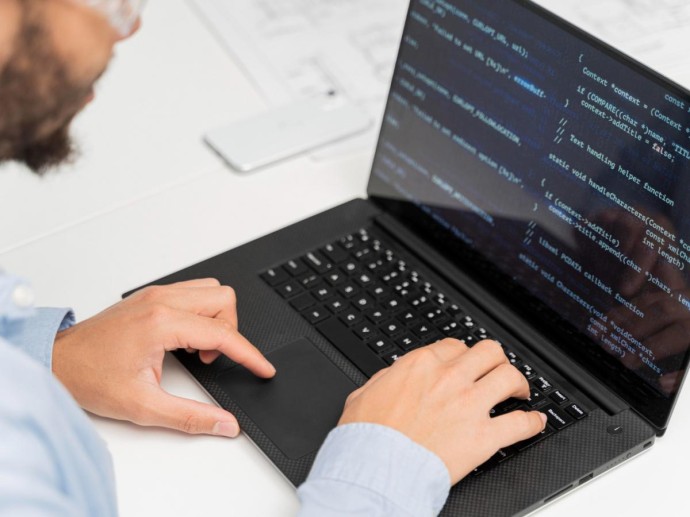 Айтишник жестоко отомстил работодателю за сокращение в компании