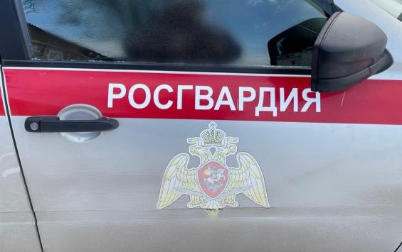 В Курске задержали мужчину, ранившего земляка ножом во дворе многоэтажки