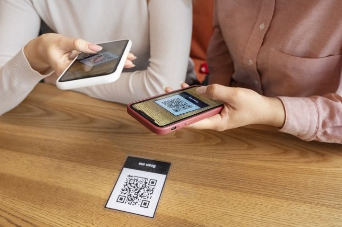 Российские банки запустили оплату по QR-коду в Турции