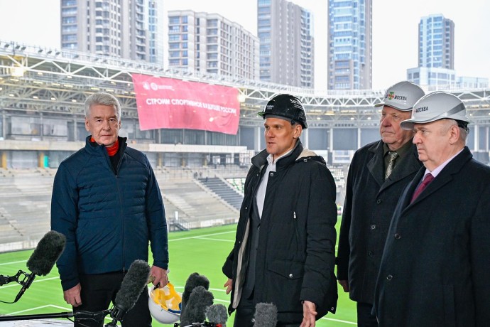 Осмотр хода реконструкции стадиона «Торпедо»