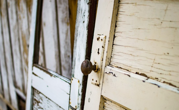 Прокуратура помогла получить жилье сахалинской семье, которая более 30 лет жила в сгнившей аварийке Прокуратура помогла получить жилье сахалинской семье, которая более 30 лет жила в сгнившей аварийке