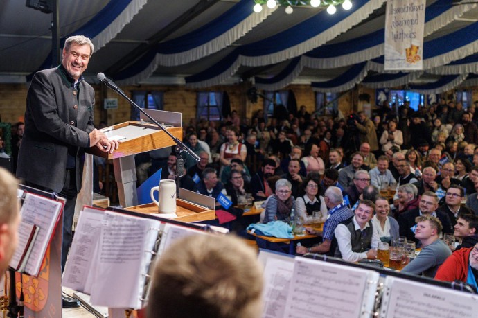 Германия — Селфи–премьер: Маркус Зёдер и баварское государство в режиме Reels Германия — Селфи–премьер: Маркус Зёдер и баварское государство в режиме Reels