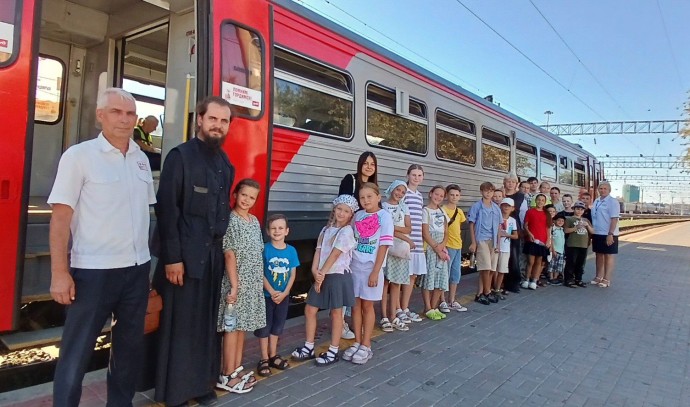 Экскурсию для воспитанников воскресной школы провели на железнодорожном вокзале Астрахани