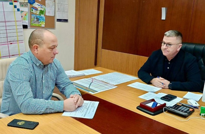 Глава Большого Камня обучает ветерана СВО муниципальному управлению