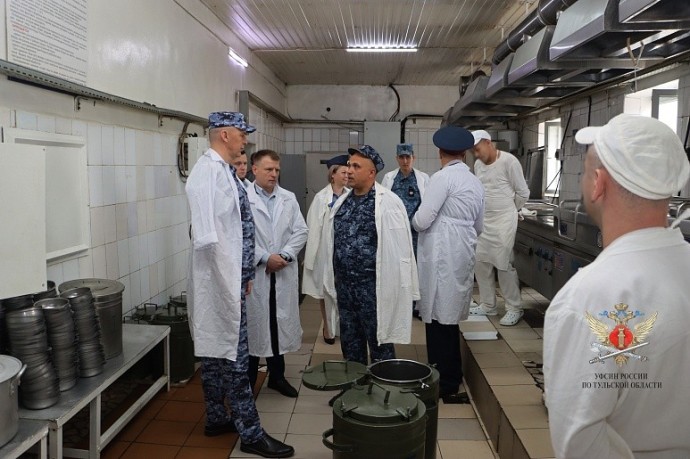 Тульский омбудсмен попробовал еду в исправительной колонии №5 Тульский омбудсмен попробовал еду в исправительной колонии №5