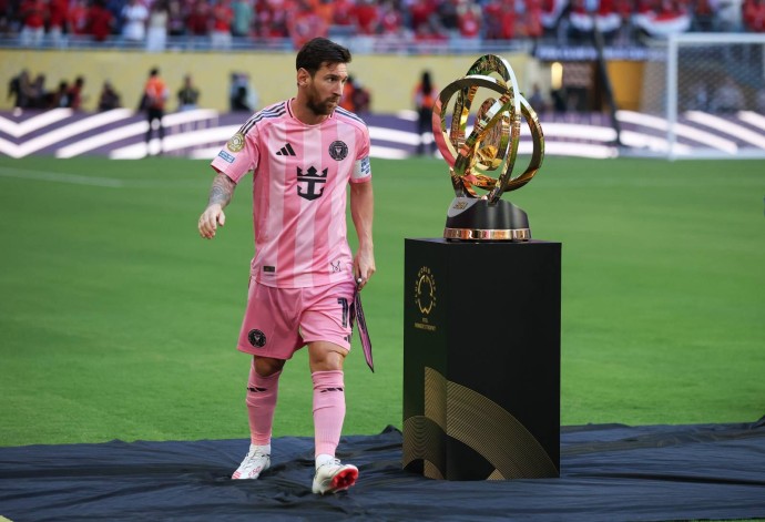 Месси: Я слежу за «Барселоной»