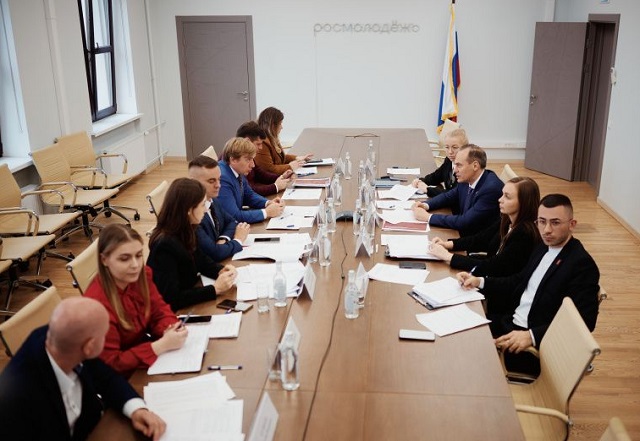 Артём Здунов и Григорий Гуров обсудили развитие сферы молодежной политики в республике Артём Здунов и Григорий Гуров обсудили развитие сферы молодежной политики в республике