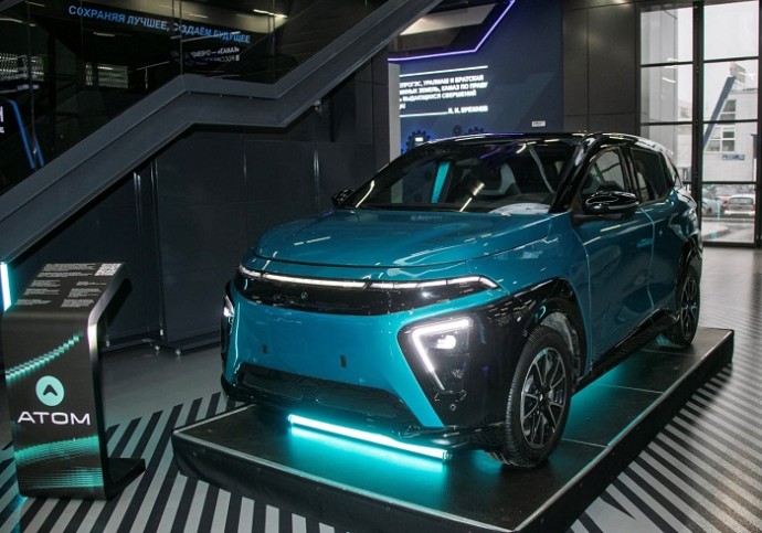 Электромобили «Атом» начнут ездить по дорогам России уже грядущей весной Электромобили «Атом» начнут ездить по дорогам России уже грядущей весной