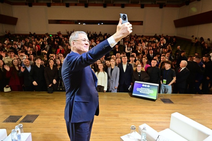 Радий Хабиров в Москве встретился со студентами из Башкирии Радий Хабиров в Москве встретился со студентами из Башкирии