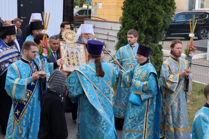 Икона Божией Матери «Знамение» прибыла из Коренной пустыни в Знаменский собор